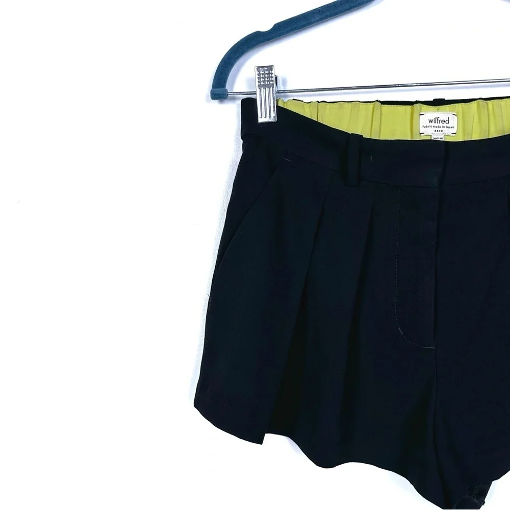 Aritzia WILFRED Japanese Crepe Shorts Pleats in Black Size 0 / W/26